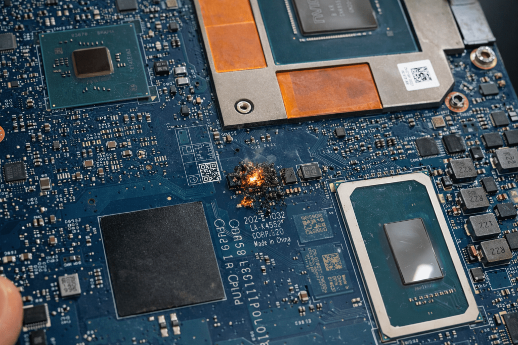 Manutenção de Notebook na Pampulha : Proteção Contra Surtos, Raios e Preventiva