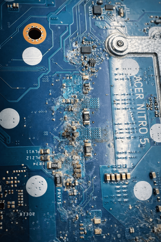 Acer Nitro 5 Caiu Líquido ? Reparo Avançado de Placa